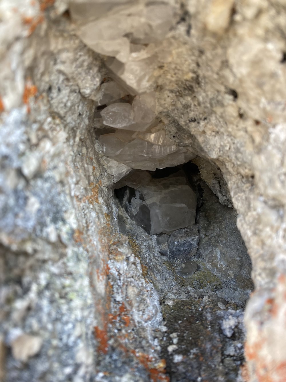 A close-up view of the pocket full of crystals that became the namesake of the route.