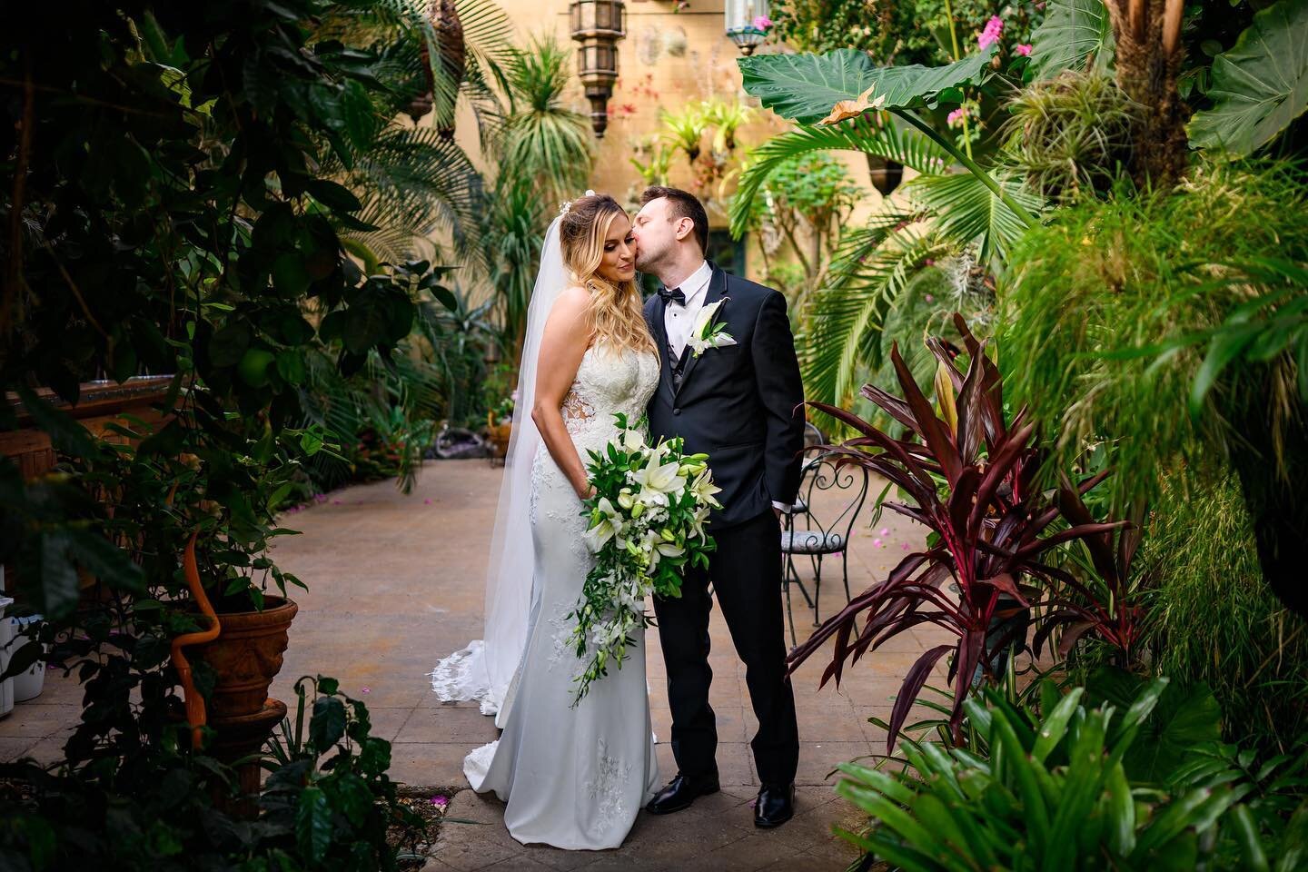 3 weeks! That&rsquo;s how fast we planned Paige and Dmirty&rsquo;s wedding! It was a wirlwind but so much fun. And the day was Perfect!!! Could not have done it without this amazing team:
Venue: @villacatalanacellars 
Photography: @petermaharphotogra