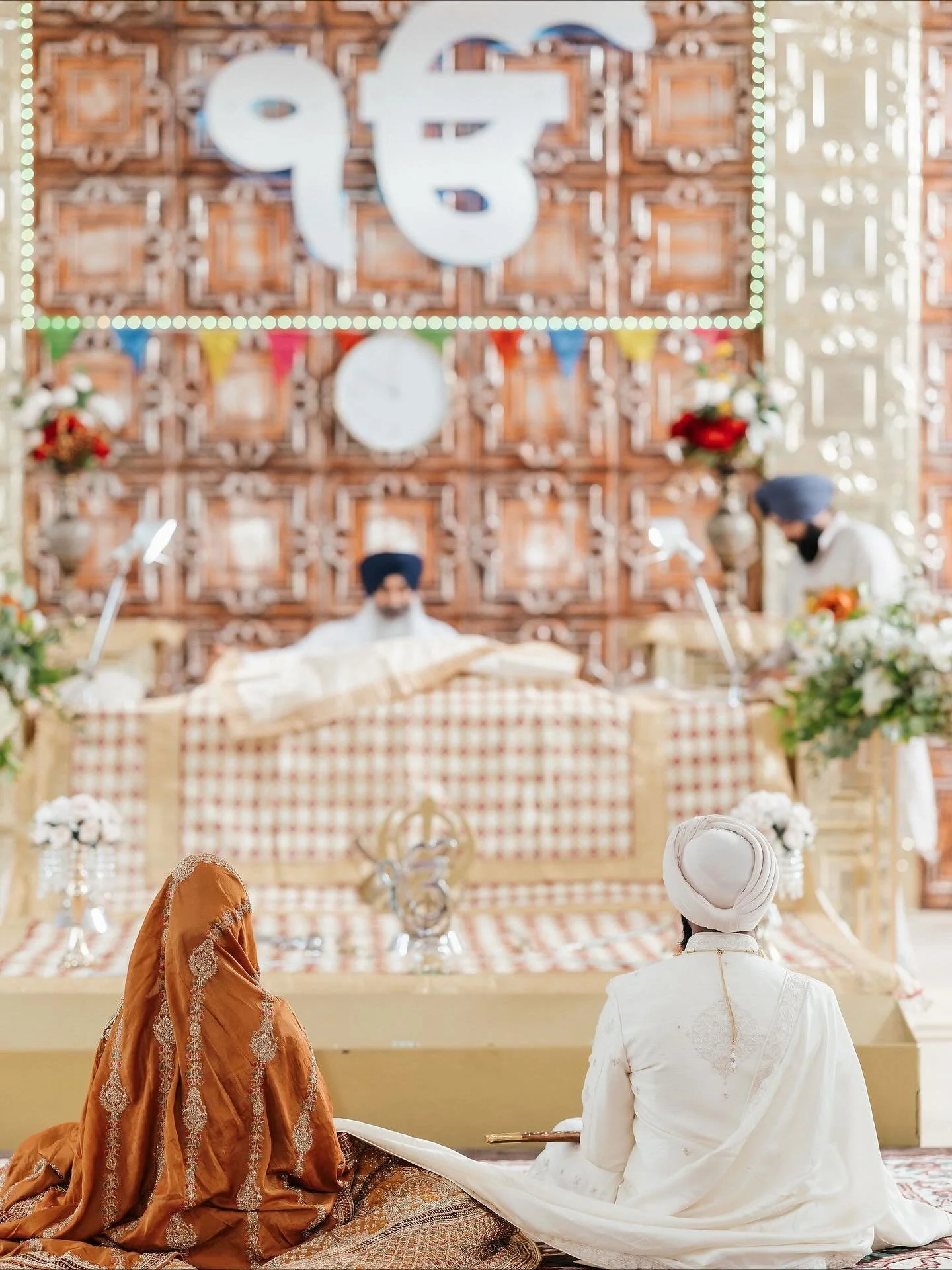 A day full of love, tradition, and beautiful beginnings. Sean and Gulraj&rsquo;s Sikh ceremony was a celebration of faith, family and a start of their forever together. 💛🧡
Photography: @shawnm_photo 
Venue: Sikh Center of Seattle
Videography: @jaga