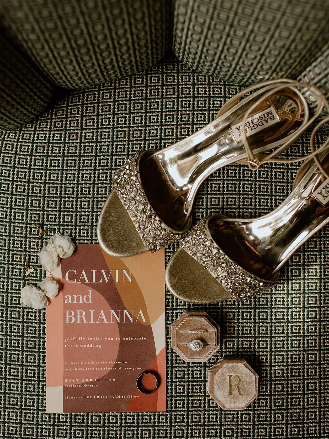 There&rsquo;s something so special about a micro wedding &mdash; when every face in the room matters, every moment feels intentional, and every guest becomes part of the story. 💛
We love planning these intimate celebrations because they&rsquo;re ful