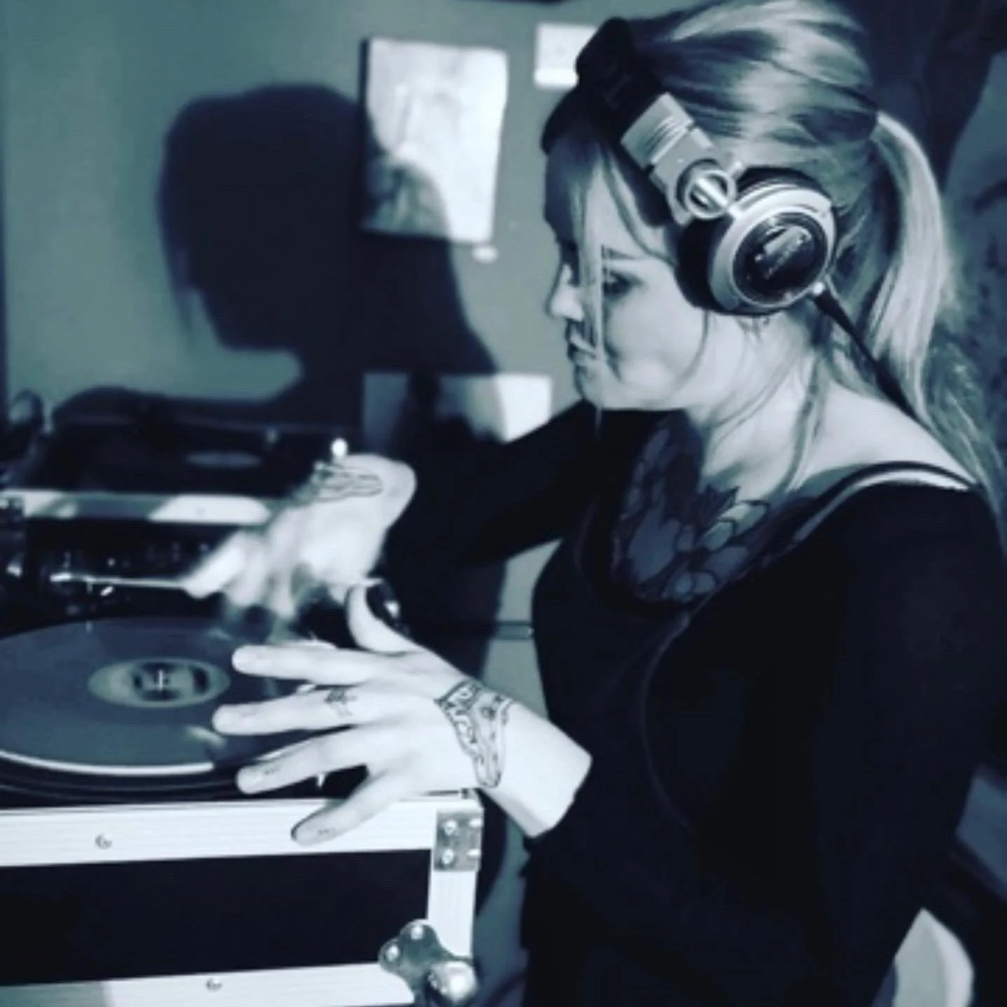 Threads IWD - Fèmmme Fraîche Takeover w. Kim Lana