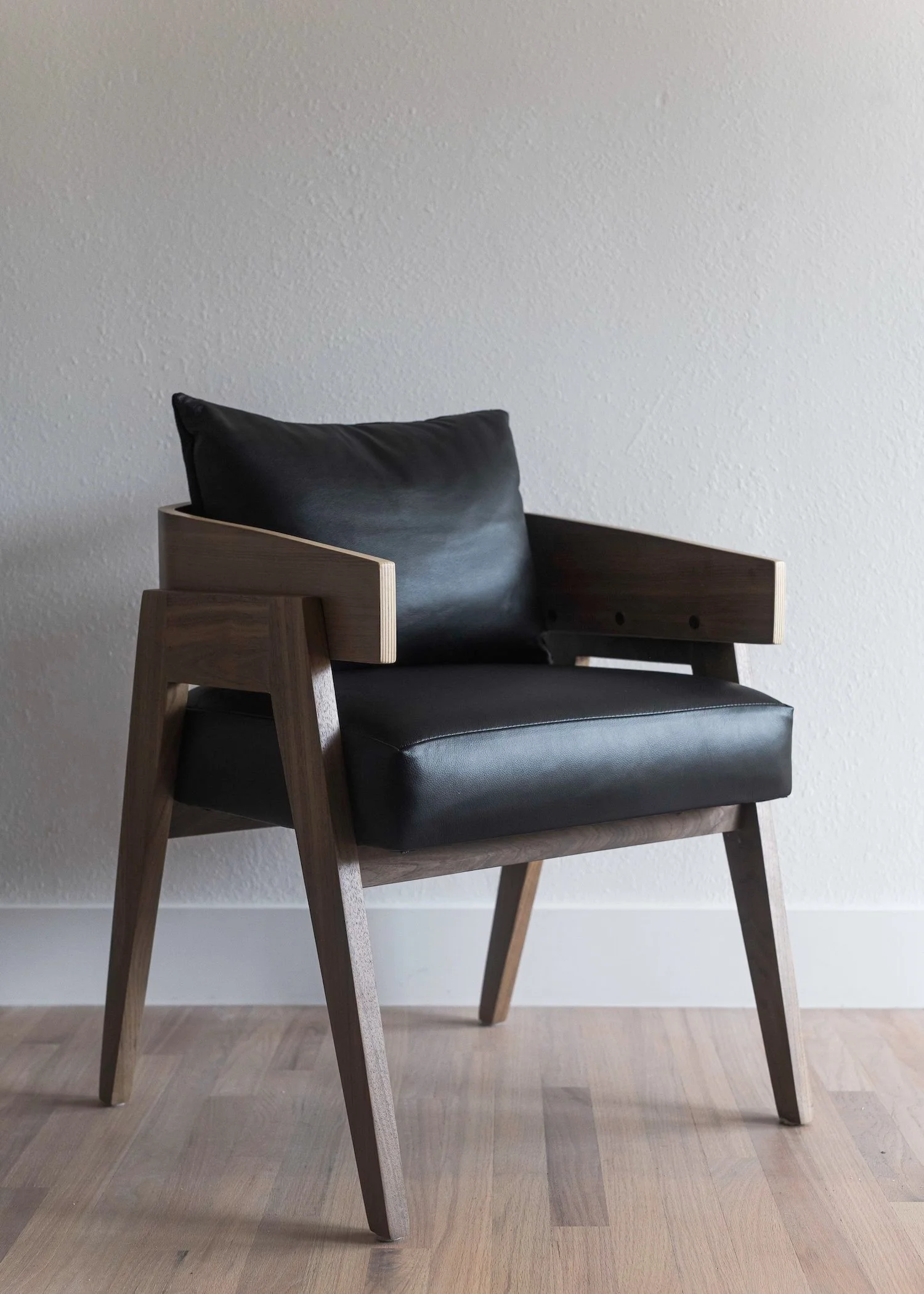 Leather+Chair+with+Arms+Front.jpg