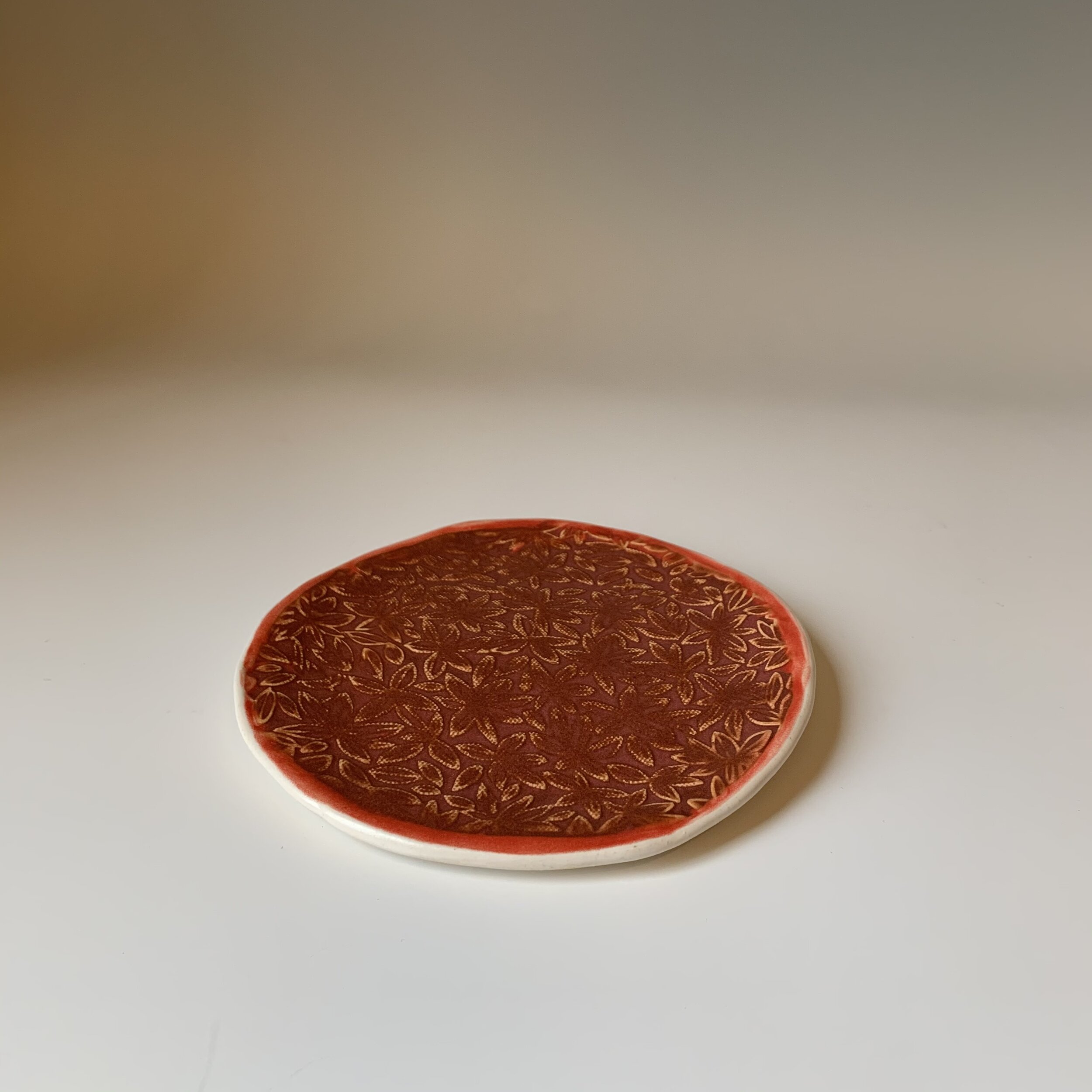 Round Cinnamon Plate
