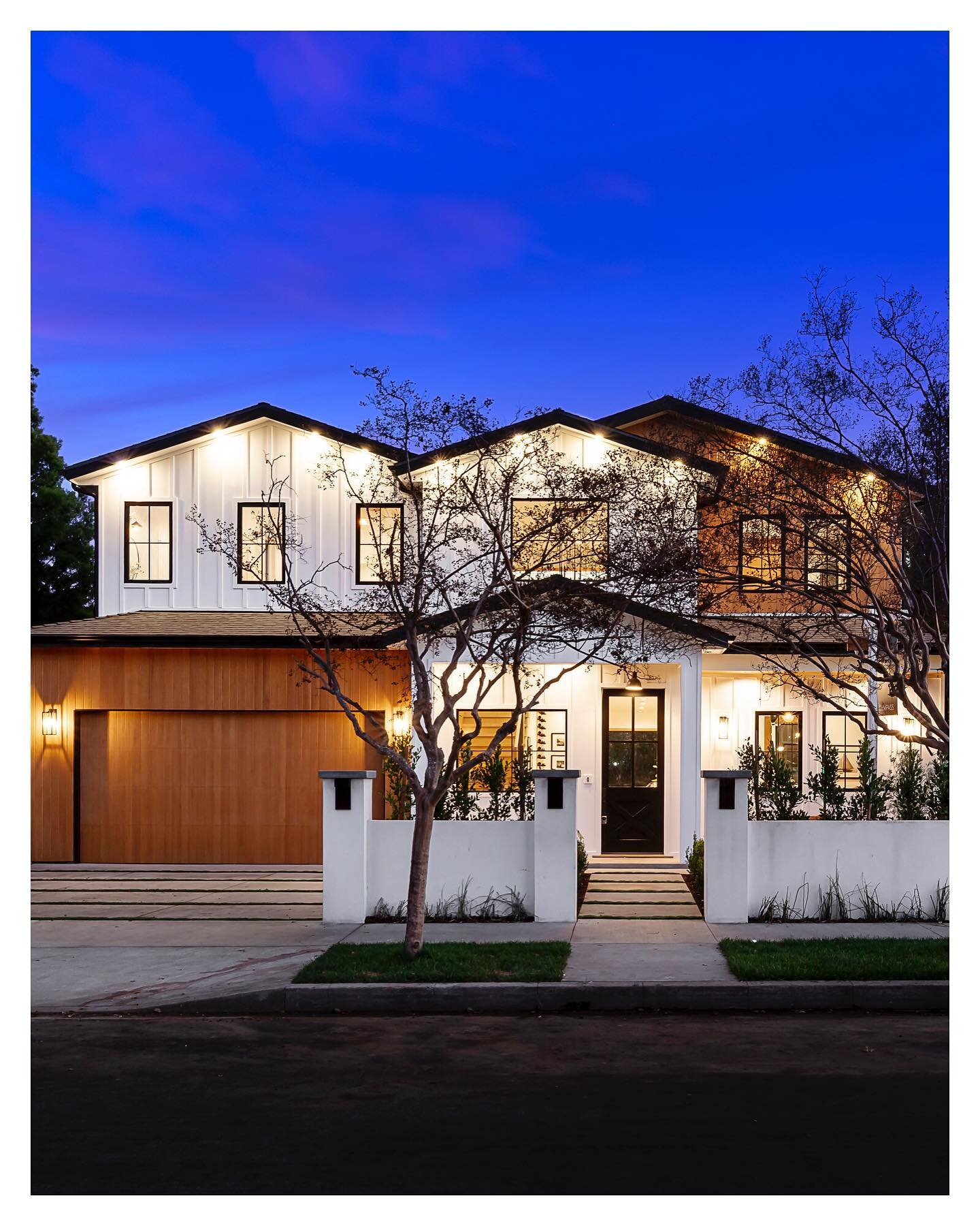 New modern farmhouse listing in Valley Village from @kobirealtor ! 

Looks like there is already a sale pending!

#modernfarmhouse #valleyvillage #losangeles #realestate #realestatela #smarthome #home #house #dreamhouse #luxury #luxurylifestyle #luxu
