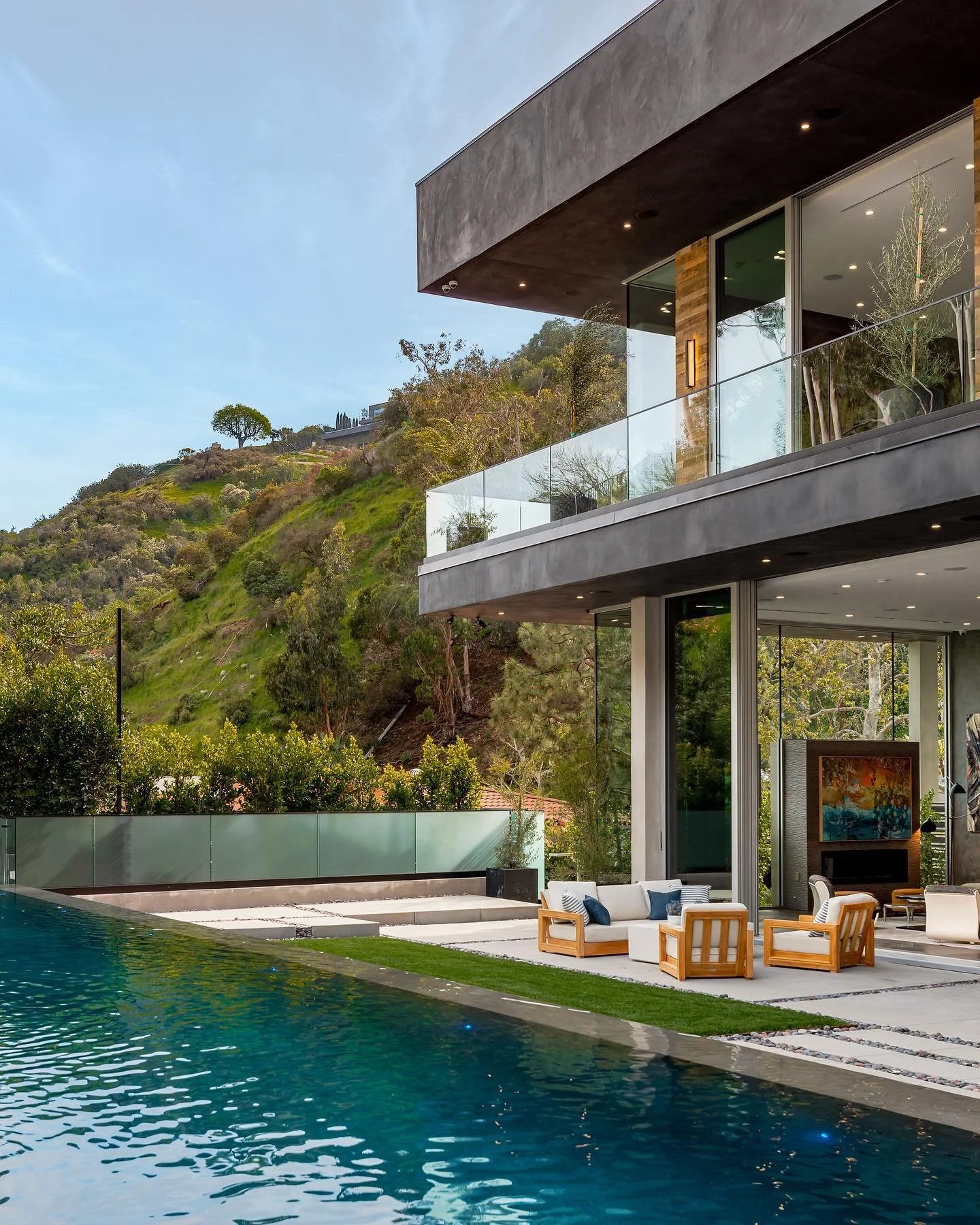 1116 Chantilly Rd | Part One

I&rsquo;m so grateful to have had the opportunity to photograph this stunning architectural modern home in Bel-Air. Here are a few of my favorite images. 

The listing also includes beautiful photography by @nilstimmvisu