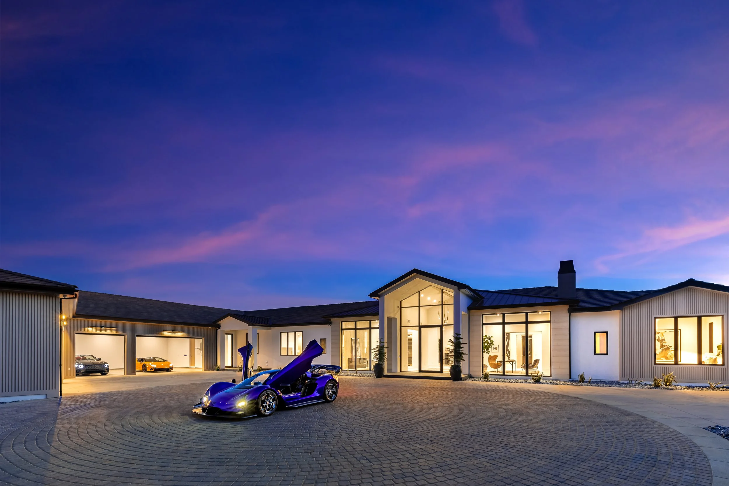Architecture and design photography of a modern Los Angeles home at twilight
