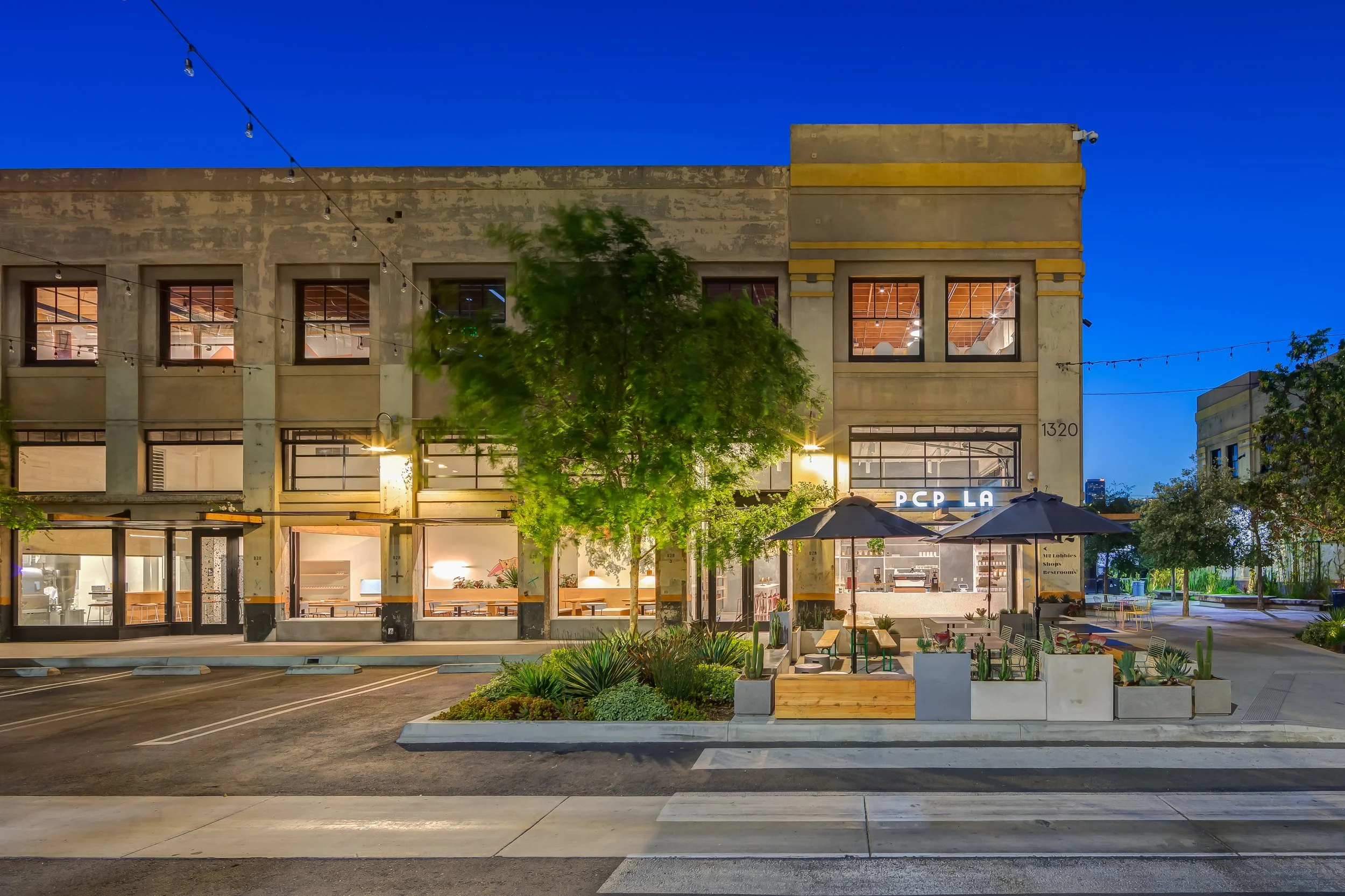 Los Angeles commercial real estate photography of a coffee shop exterior by Wayne Ford