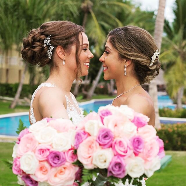 Not only did we witness the marriage between these two beauties, but had the honors to do their hair on their wedding day! Vanessa and Erin you both looked absolutely stunning! 😍 Thank you for letting me be part of your big day ❤️ #maneeventintheDR 