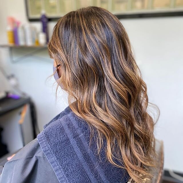 Happy saturday from the Mane Event! #rosemont #hairsalon #balayage #carmelbalayage #paishau #olaplex #caluragloss #oligopro