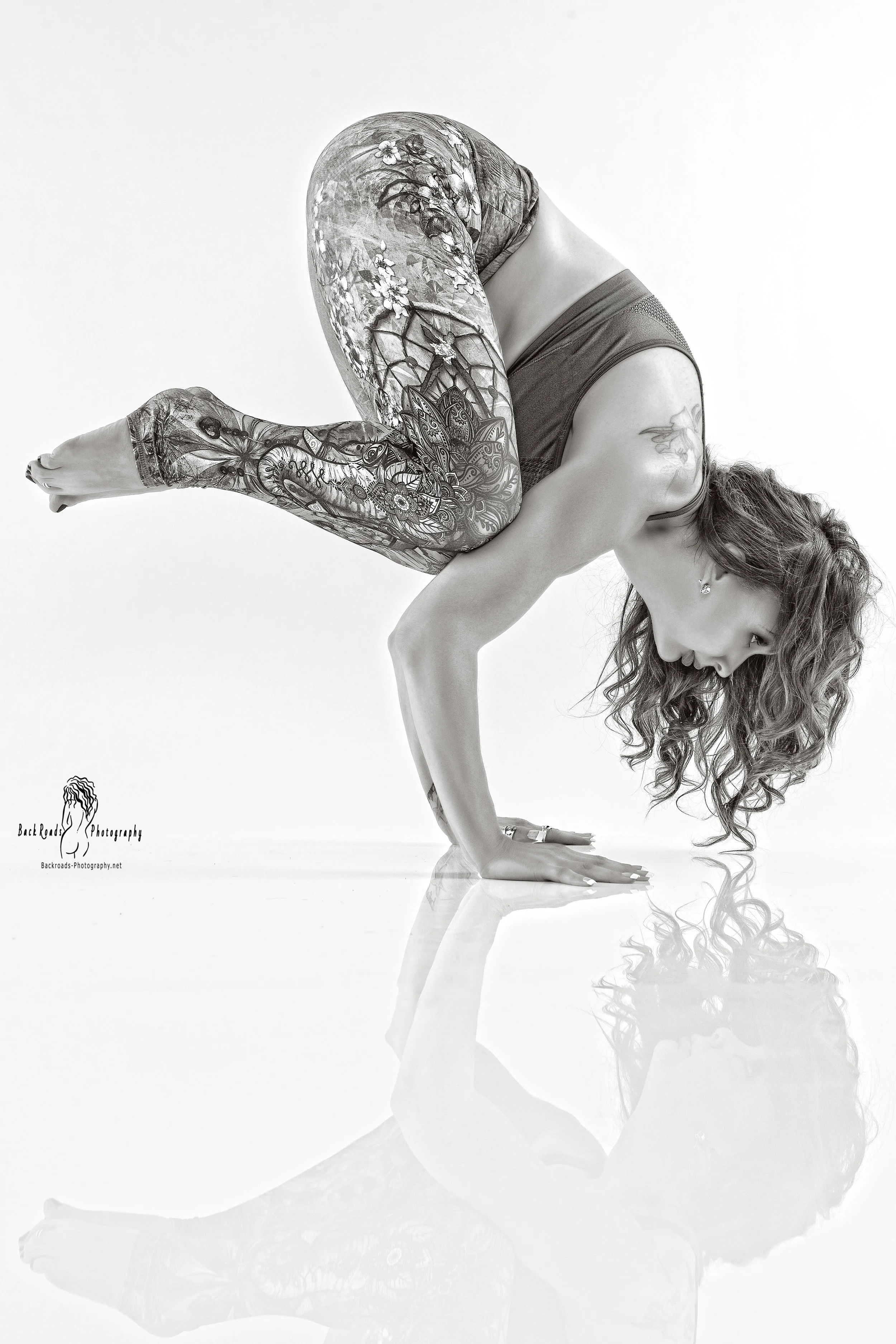 hollyyoga-090bw.jpg