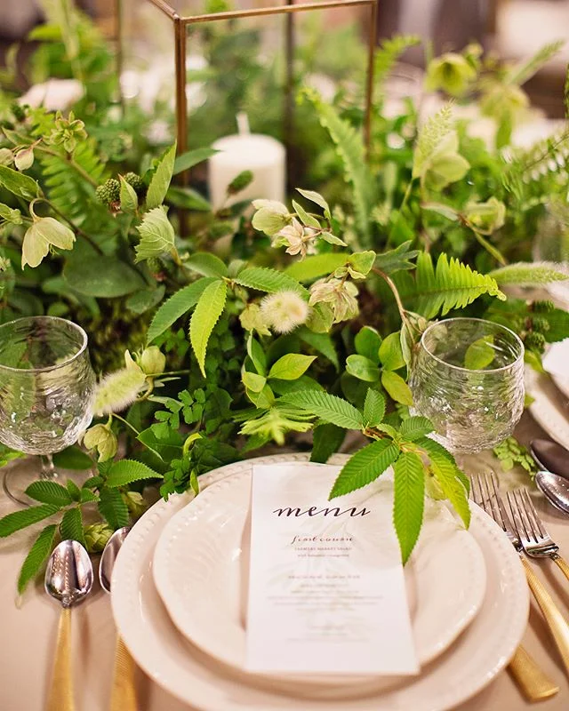 We love all green centerpieces 🌿🌱🍃