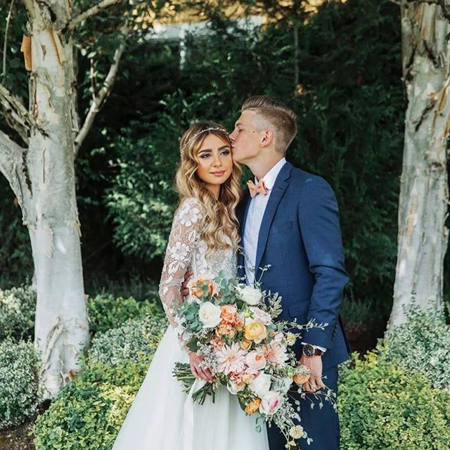 How beautiful this couple is 💏  #pdxflorist #weddingflowers #bride #bridalhair #bridalbouquet #weddingideas #haleypaige