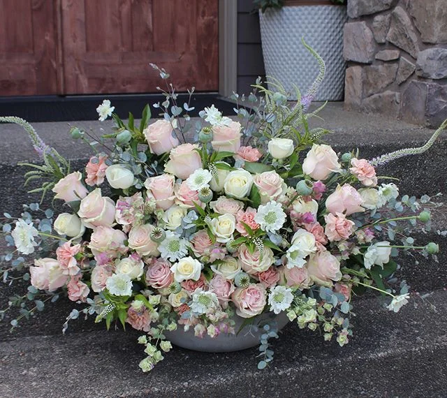 In love with summer flowers collection 🌸 @mrslastivka  #pdxflorist #newbaby #pdx #weddingideas #pinkwedding #pink #weddingflowers #weddingplanner #portlandoregon