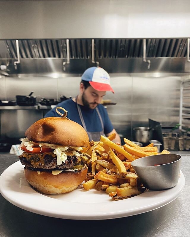 Our dining room is open which also means @alexallan1992 is our back drop again and we couldn&rsquo;t be happier about it 😍. To make a reso for for one of our two dine-in seatings, head to our link in bio 👆.⠀
⠀
It&rsquo;s burger and beer night @theg