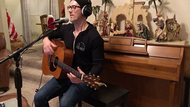 Merry Christmas to all and to all a good night 🎄  #haveyourselfamerrylittlechristmas #maketheyuletidegay #moregayyuletide #joshuathompsonmusic