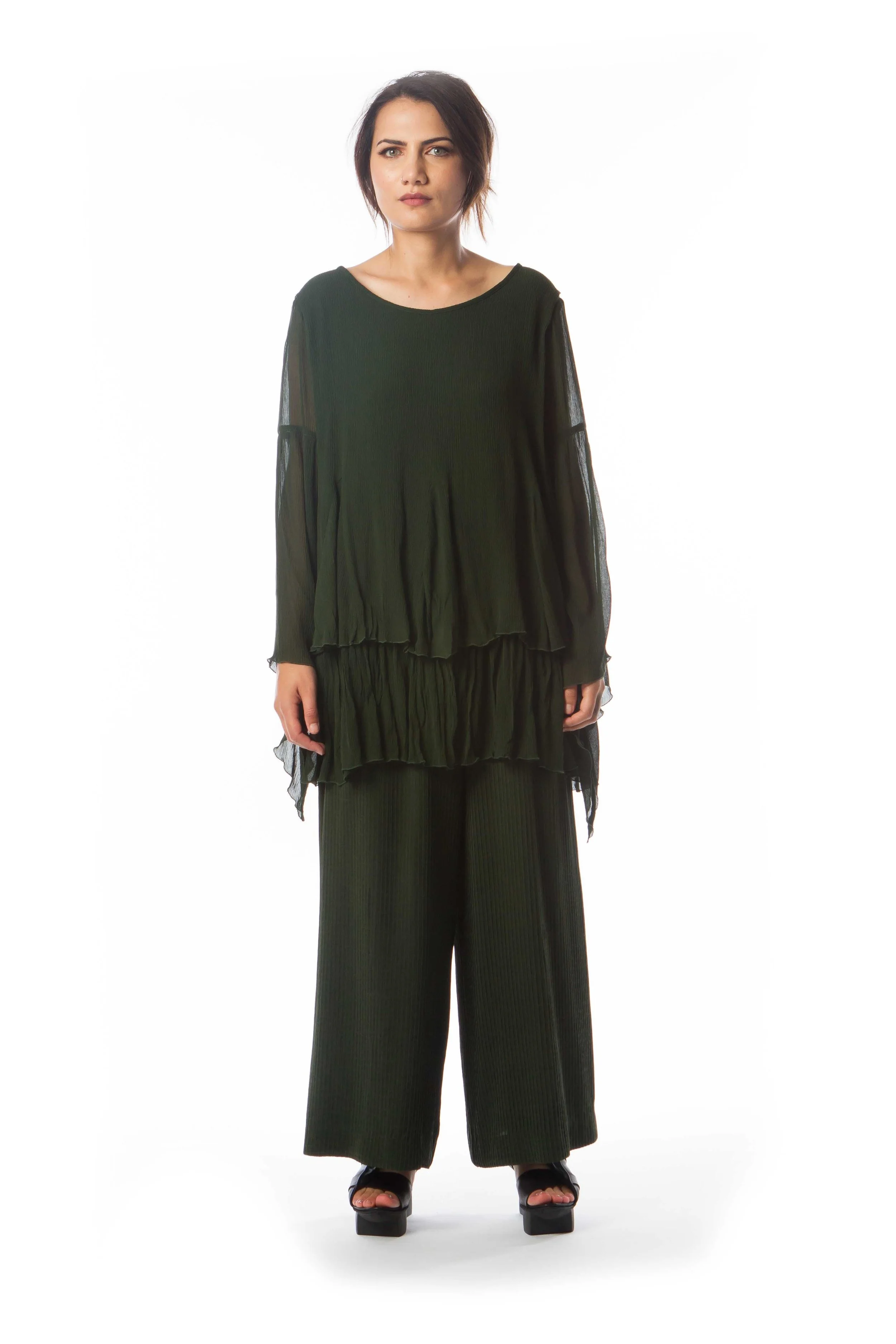 Diane Burkhardt The Cupboard Kanaria Top Gauchos Pant - Front.jpg