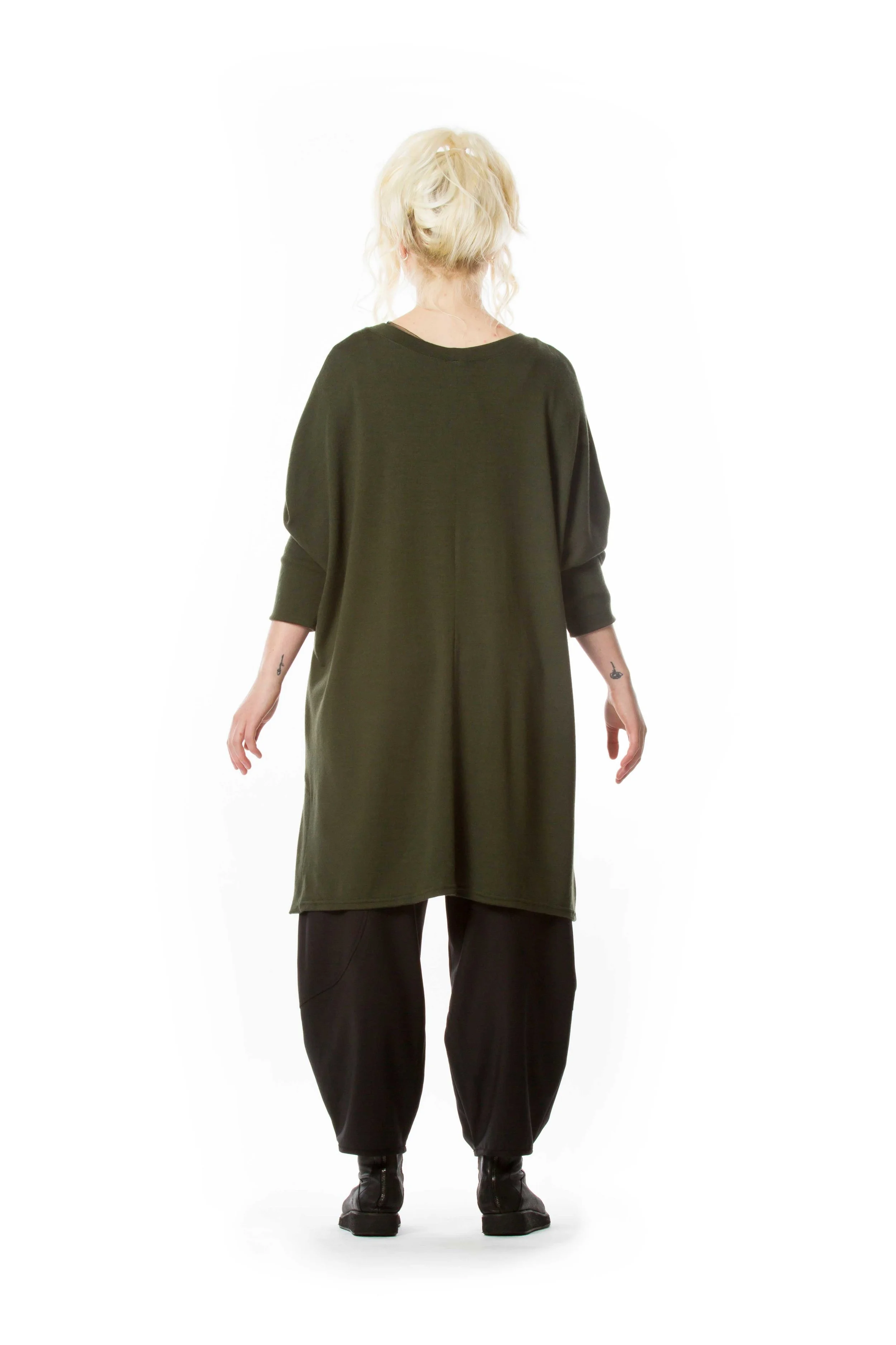 The Cupboard Diane Burkhardt Washi Mid Sweater Essential Singlet Essential Silk Harmonie Pant Back.jpg