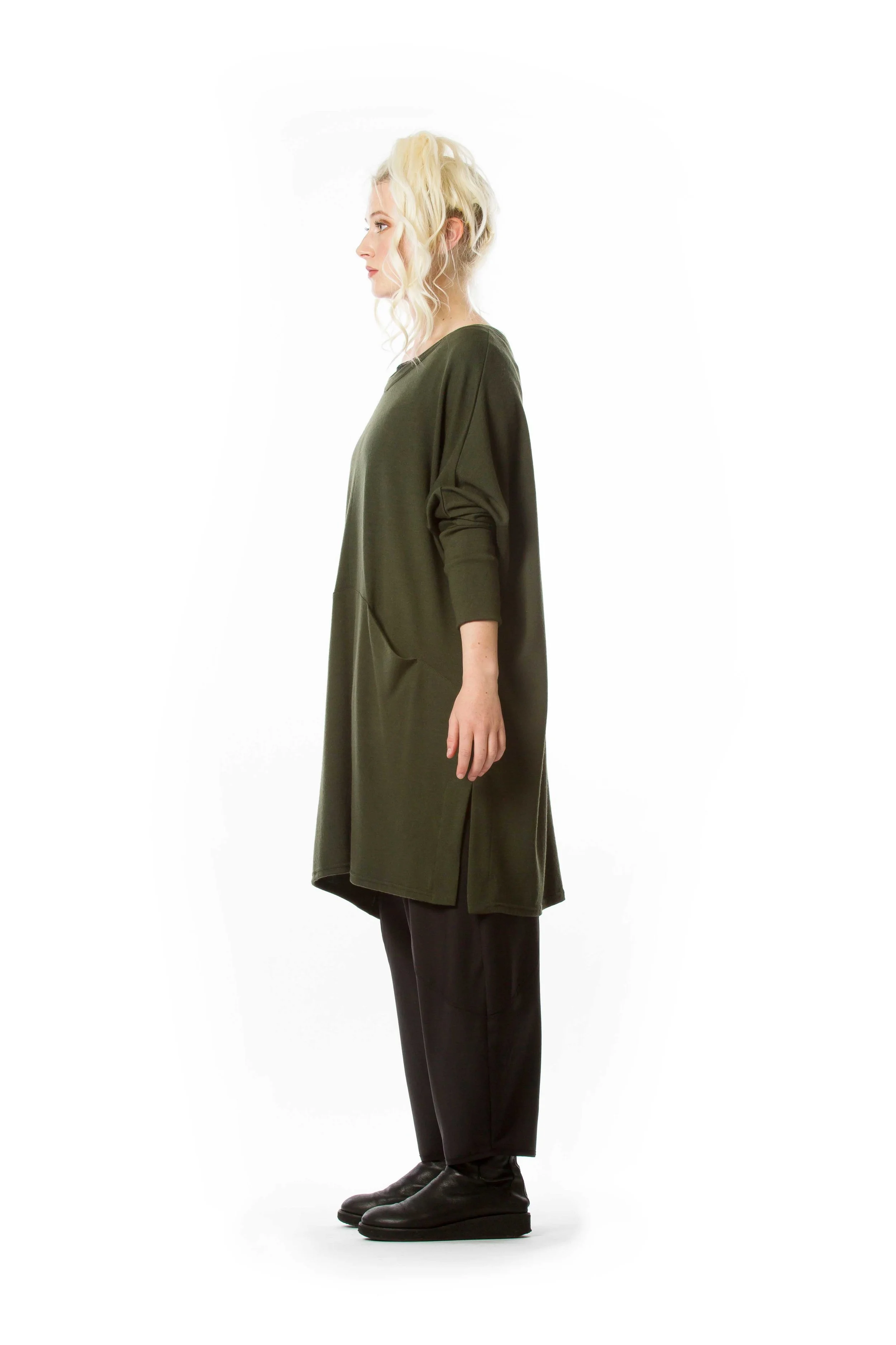 The Cupboard Diane Burkhardt Washi Mid Sweater Essential Singlet Essential Silk Harmonie Pant Side.jpg