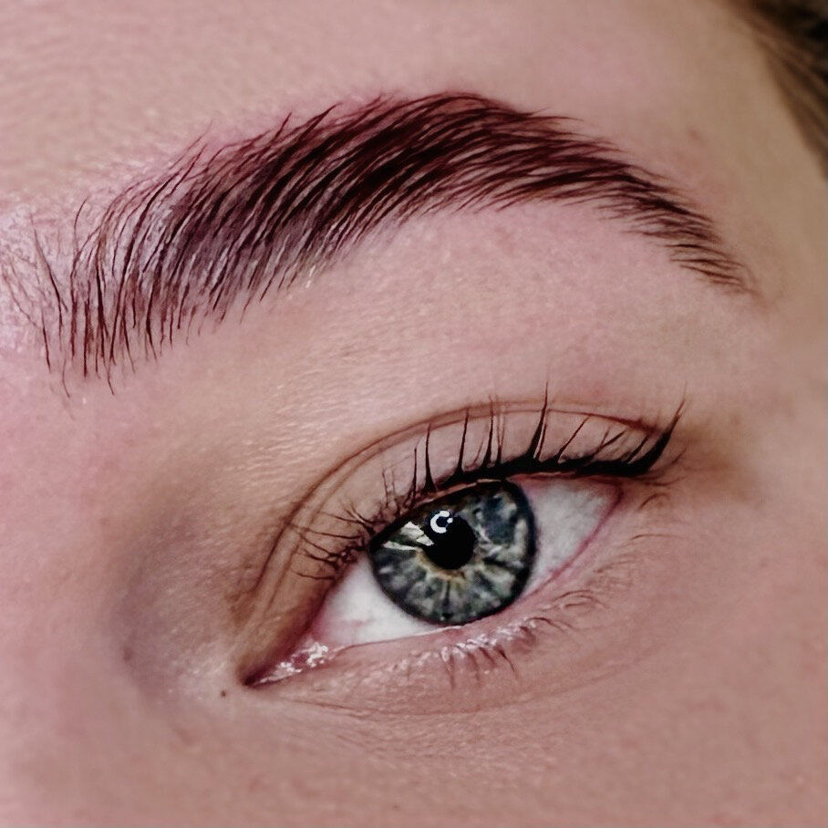 &bull; Brow + Lash Combo&rsquo;s are the perfect service for those looking to enhance their natural look 🤍 Swipe to see before + after! 

Brows + Lashes done by Chloe - Book your appt online now! &bull; #RitualBeautyBar 
.
.
.
.
.
.
.
 #inbend #loca