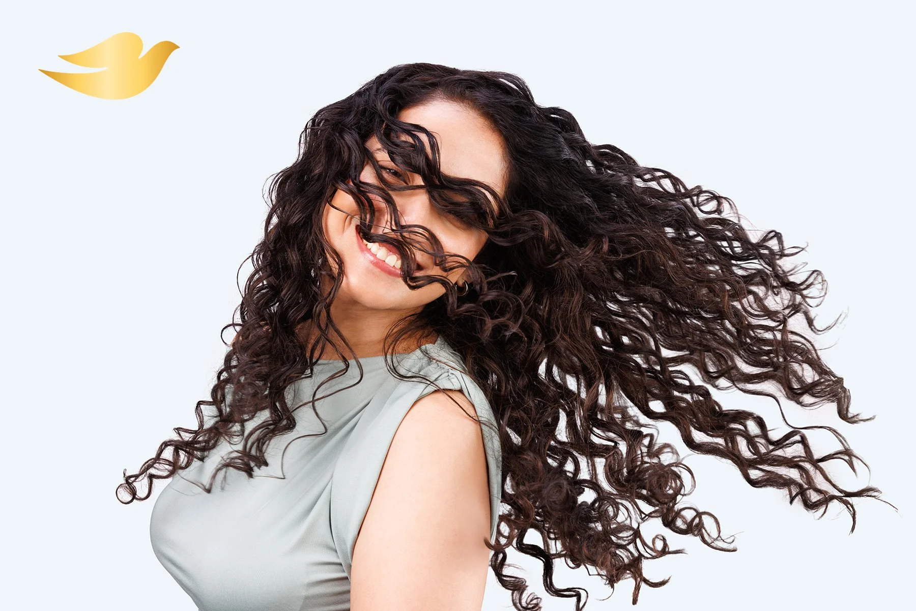 Professional advertising photography for Dove’s curly hair shampoo and conditioner range, focusing on texture, volume and natural movement.