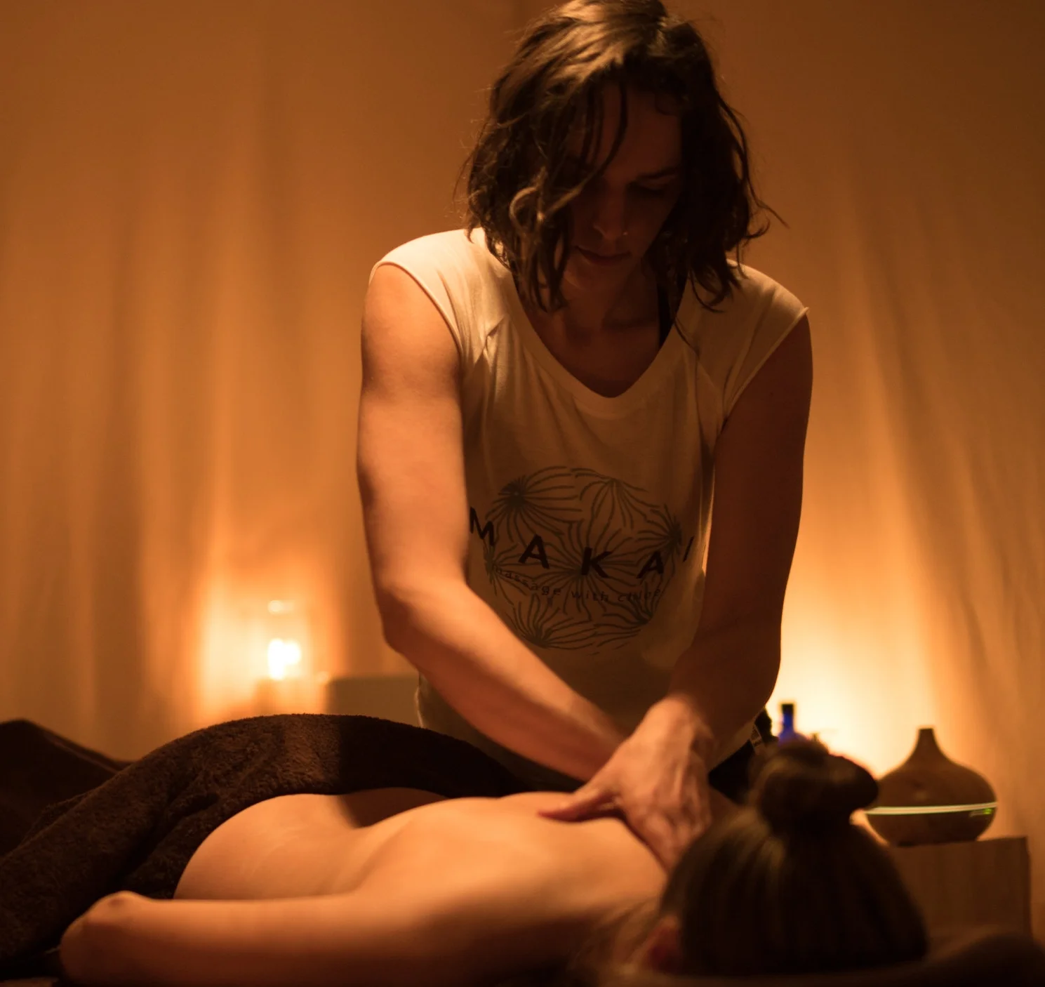 MAKAI MASSAGE​​​​​ £75 | 90 mins ​​​​​​​ "The Signature One"