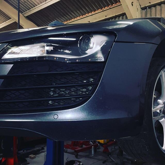 Lovely early #Audi #R8 #V8 we had in for rear suspension update and new #magride shock absorbers #brackleyautomotive