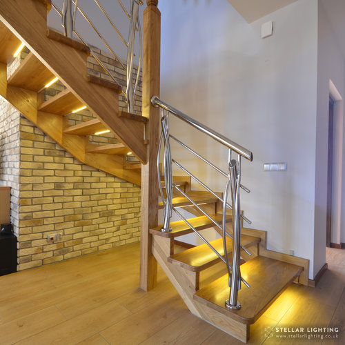 stair-lighting-on-L-shaped-stairs