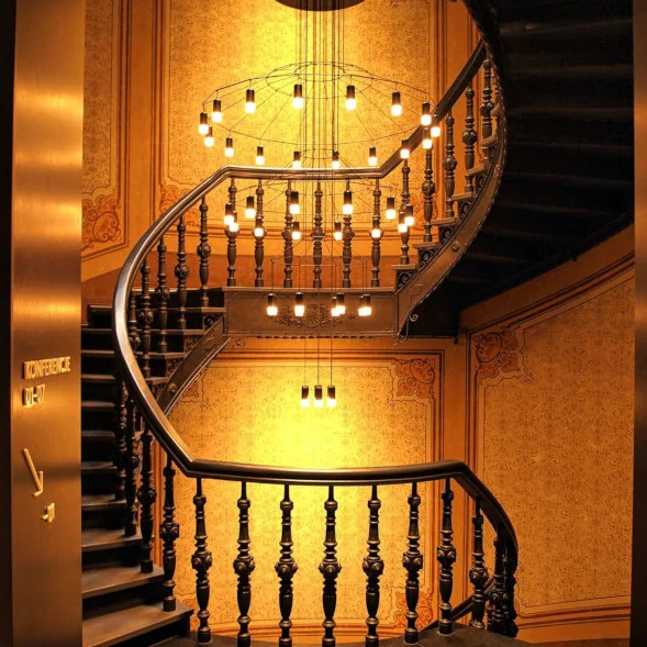 dramatic-lighting-for-stairs.jpeg