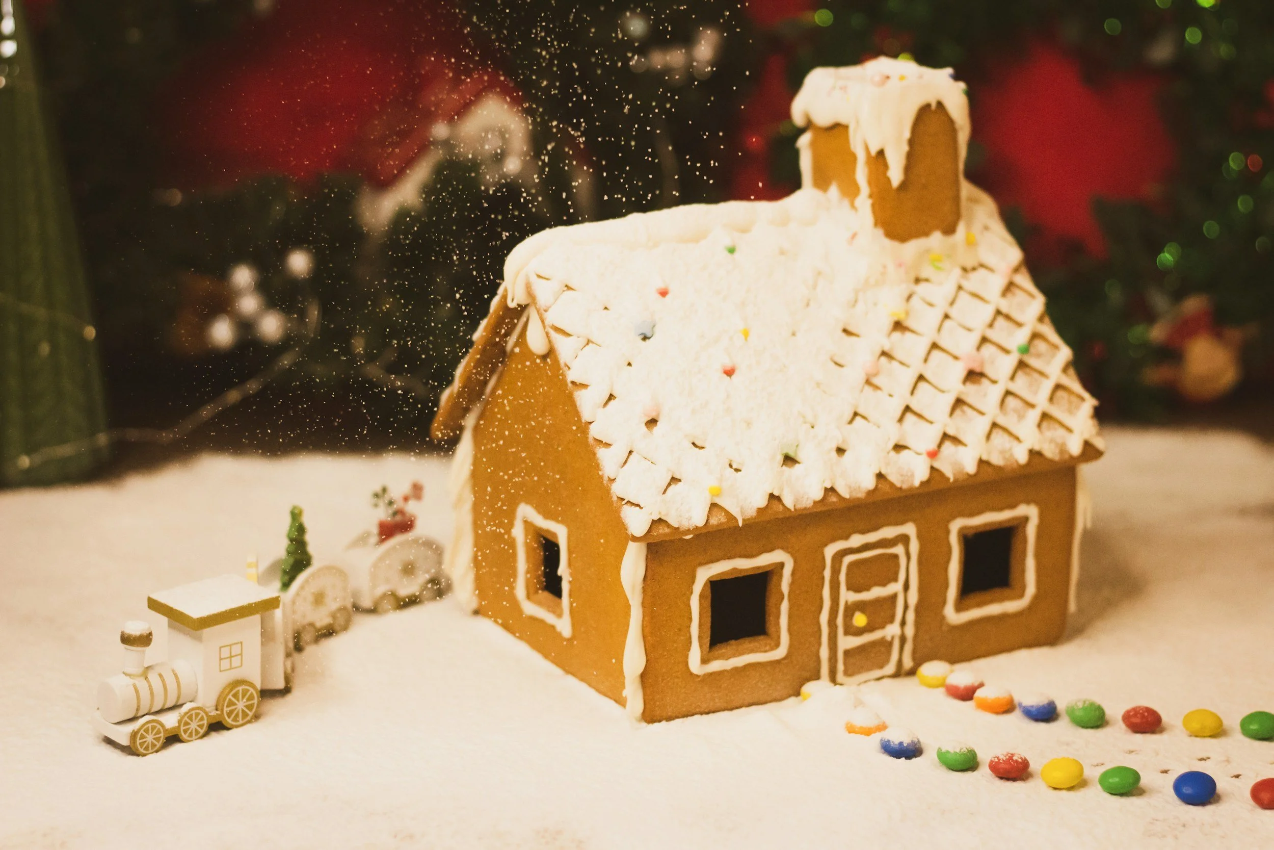 Vote in CCL’s Gingerbread House Contest!