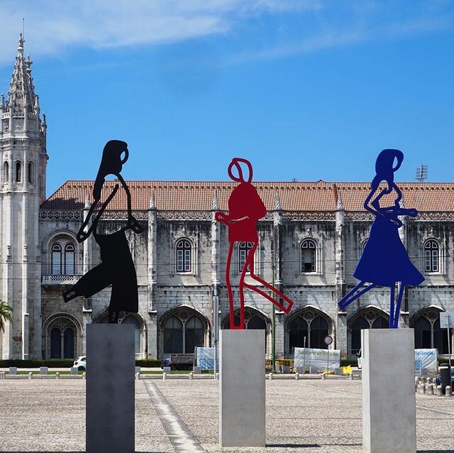 First days of the city&rsquo;s reopening, Bel&eacute;m is still very quiet with Opie&rsquo;s street figures keeping some distance...Julian Opie presents until the end of August new works @museuberardo. The museum has reopened with many strict measure