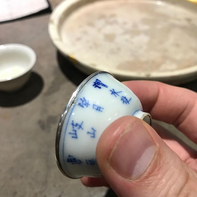 Such an elegant way yo fix a cup and make it usable. The chipped ring of this teacup has been covered with a layer of silver. #ceramicrepair #jingdezhen