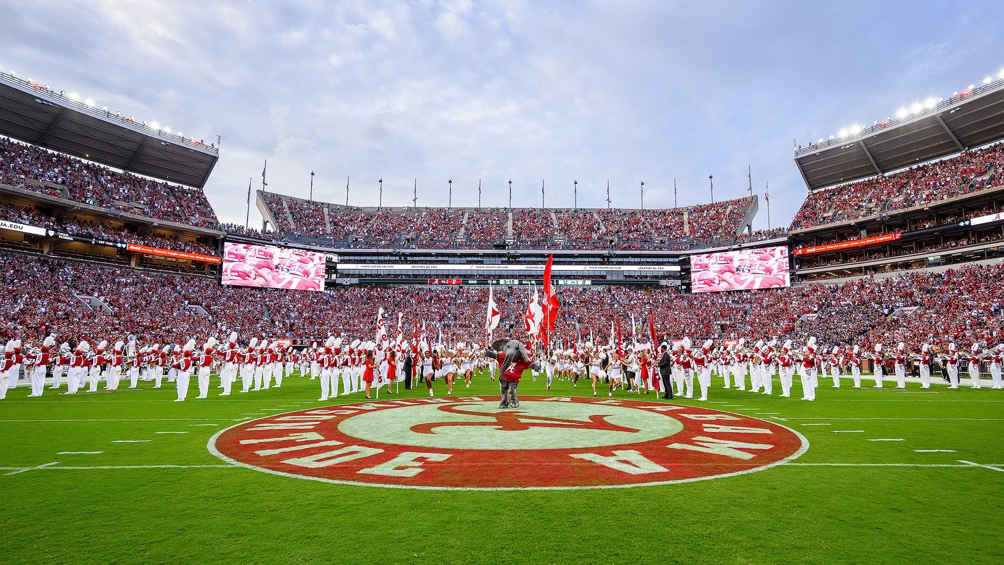 2022-09-03 - UA vs Utah State-24-sharpened copy.jpg