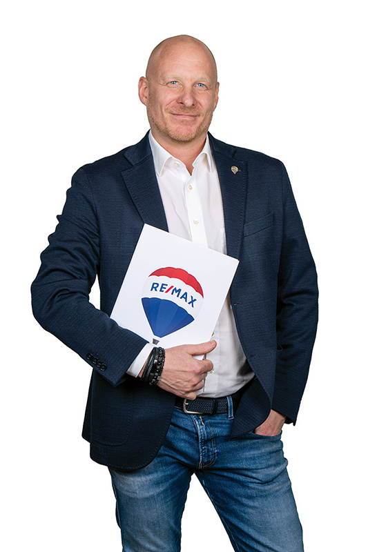 EIN NEUER SCHRITT, DIESELBE LEIDENSCHAFT