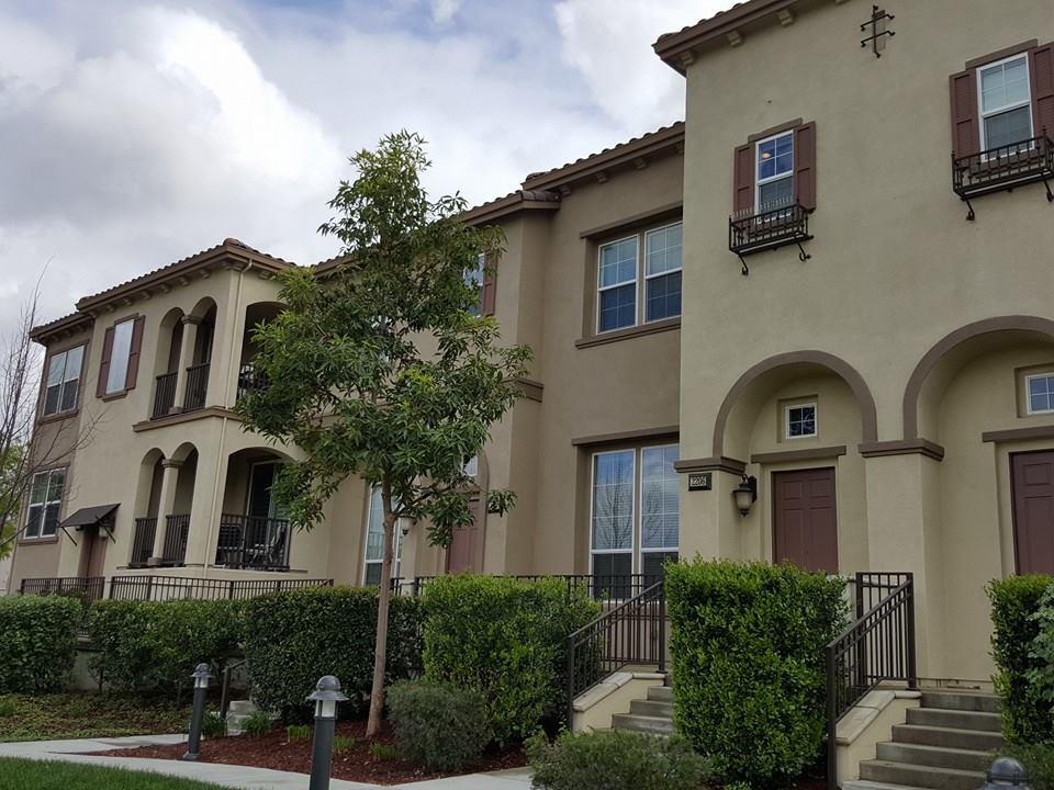 SOLD - $901,000