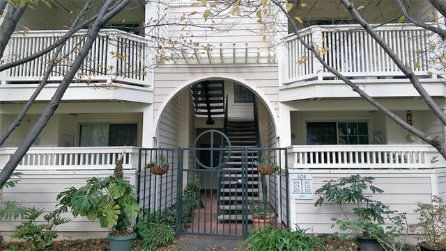 SOLD - $870,000