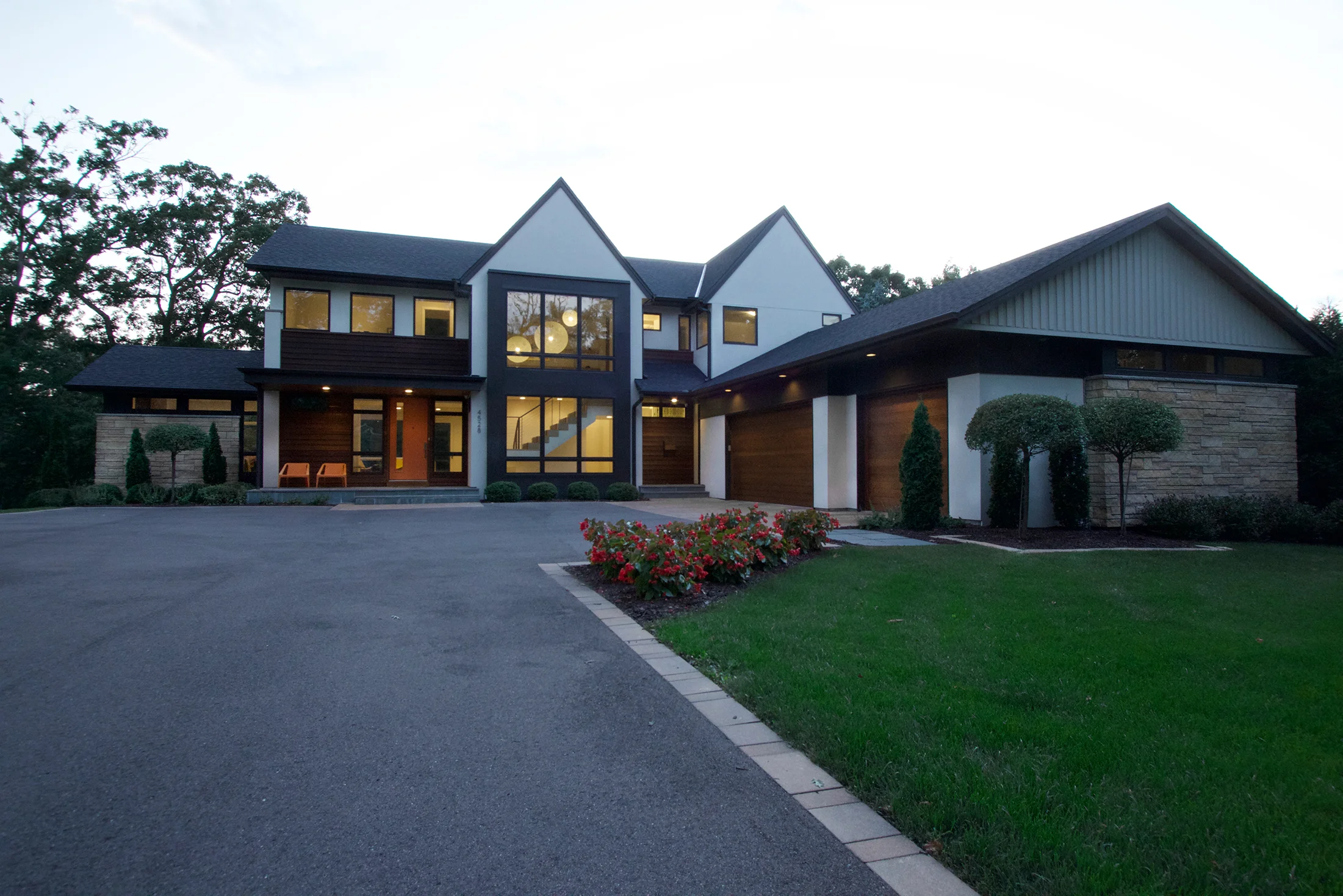 RuthJohnsonInteriors_7618ExtDusk2.jpg