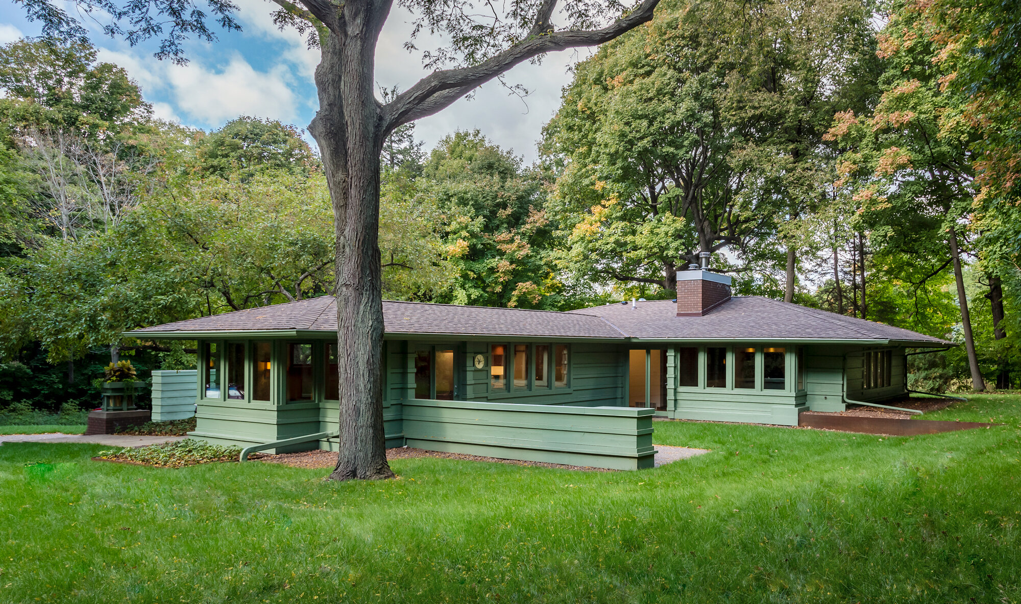 RJI_LakeMinnGuest_Exterior.jpg