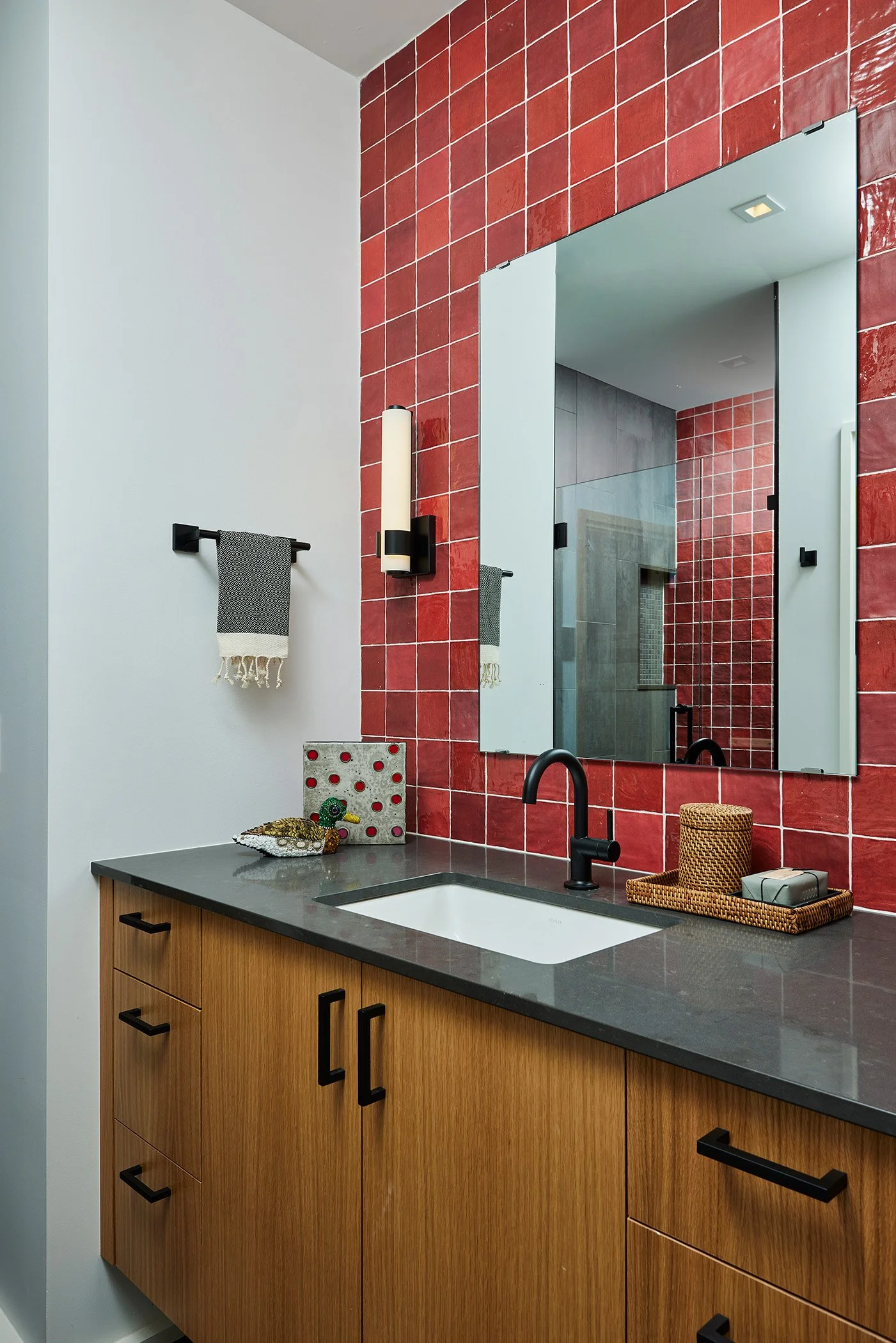 RuthJohnsonInteriors_RedBath_25.jpg