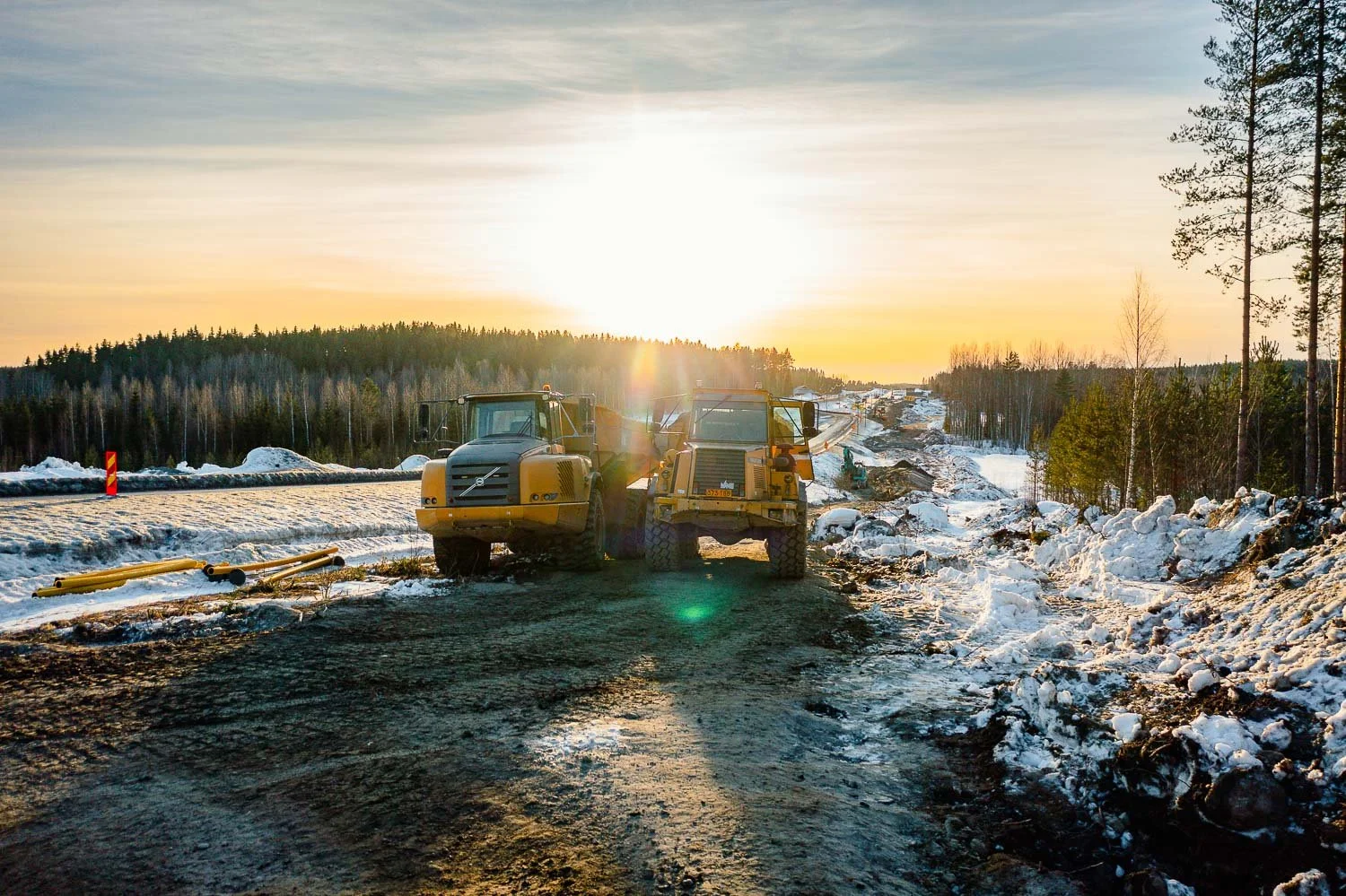 Vuonna 2024 Destialle toteutettu ty&ouml;maakuvaus Valtatie 4:n &Auml;&auml;nekoski-Viitasaari -ty&ouml;maalta.❄️@destia_oy
.
.
.
#valokuvaus #valokuvaajajyv&auml;skyl&auml; #ty&ouml;maakuvaus #tiety&ouml; #yrityskuvaus