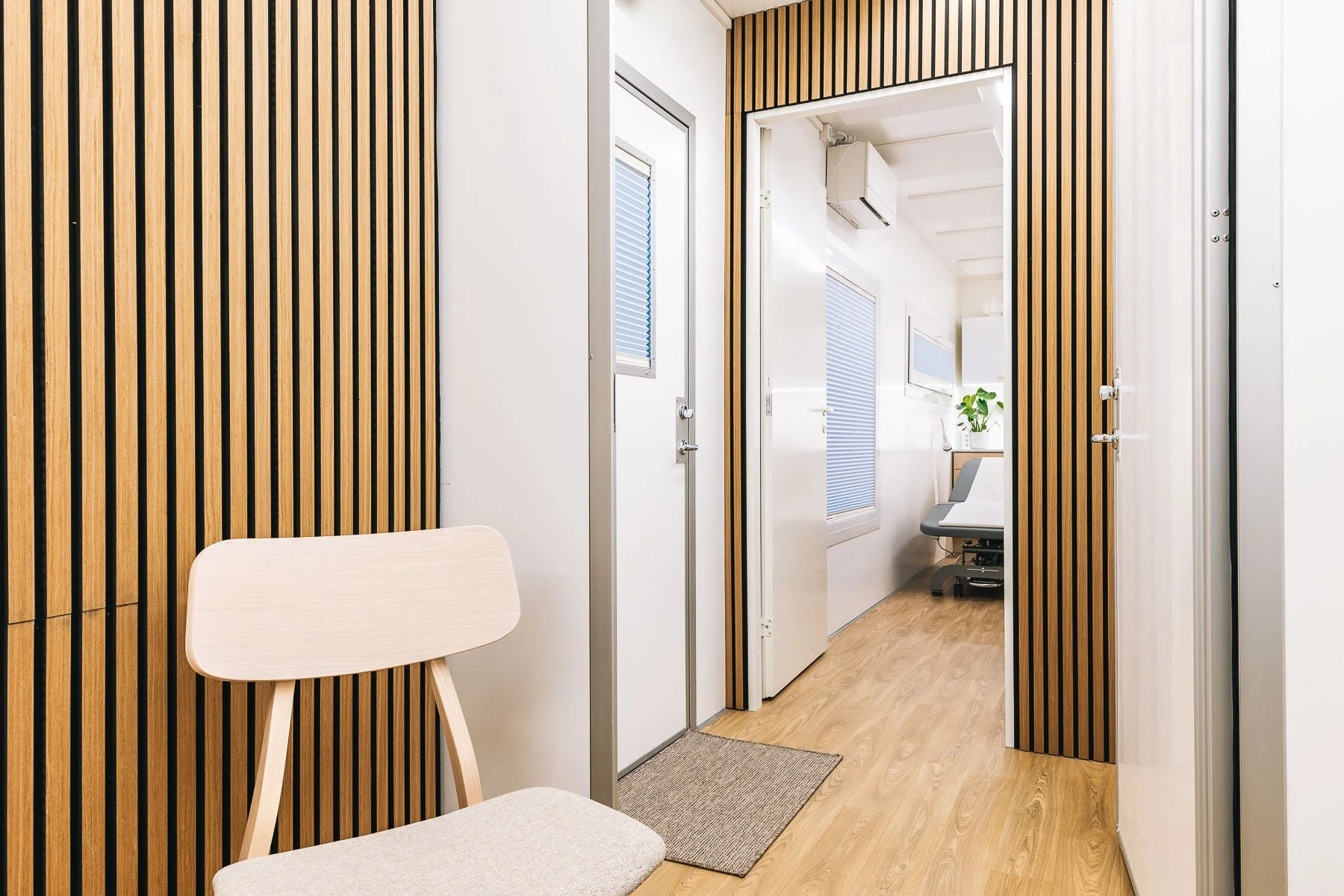 Markkinointikuvia konttil&auml;&auml;k&auml;riasema Terweelle. 🩺 Yrityksen oma kuvapankki on yksinkertaista toteuttaa, ja siit&auml; riitt&auml;&auml; kuvia pitk&auml;ksi aikaa monenlaiseen k&auml;ytt&ouml;&ouml;n. Kuvakohtainen hinta tulee my&ouml;