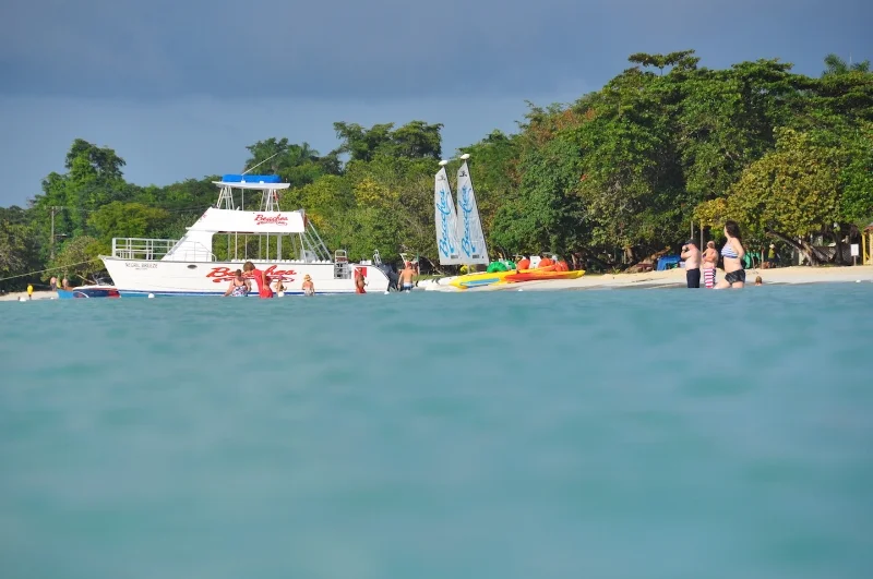 b negril front 2017-12-06 15.01.37.jpg