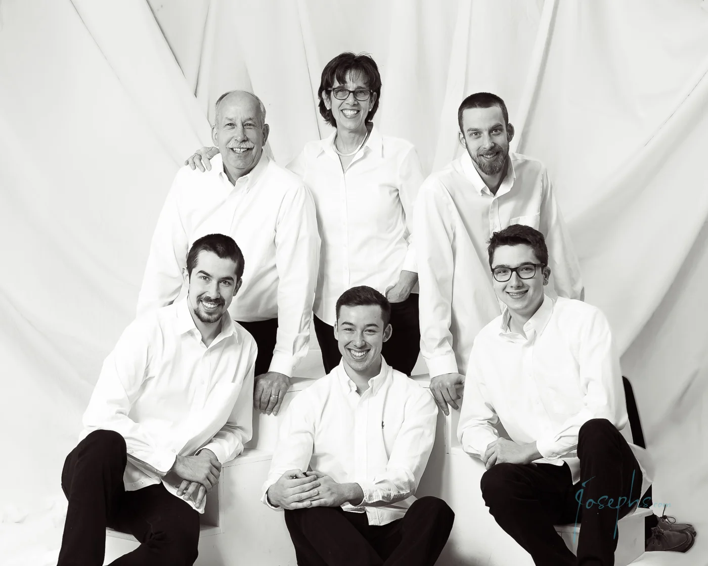 022 c.weselcouch©josephs.com2016.jpg