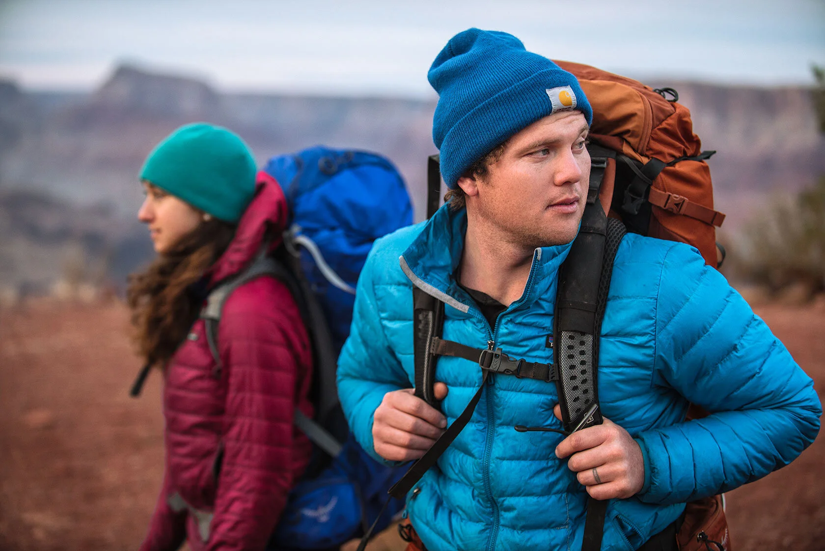 austin-trigg-osprey-hiking-backpacks-grand-canyon-osprey-pack-bag-arizona-hike-camp-lifestyle-product-desert-couple-adventure.jpg