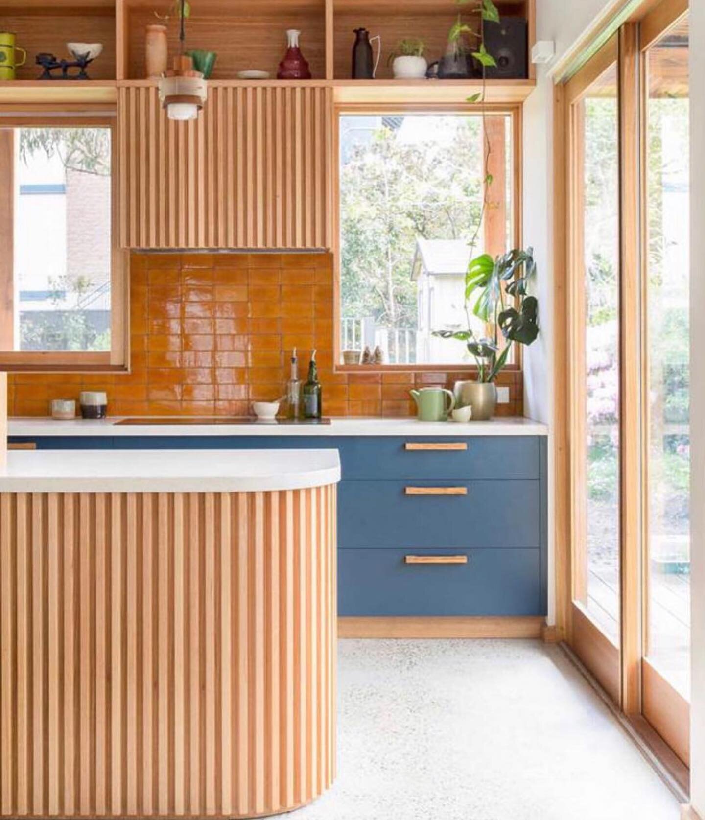 Blue cabinets, slatted wood paneling AND eco-friendly... what&rsquo;s not to love about this kitchen by @braveneweco #designinspiration 
.
.
.
.
.
.
#braveneweco #ecofriendlyhome #ecofriendlykitchen #kitchendesign #kitchen #kitcheninspo #bluekitchen 