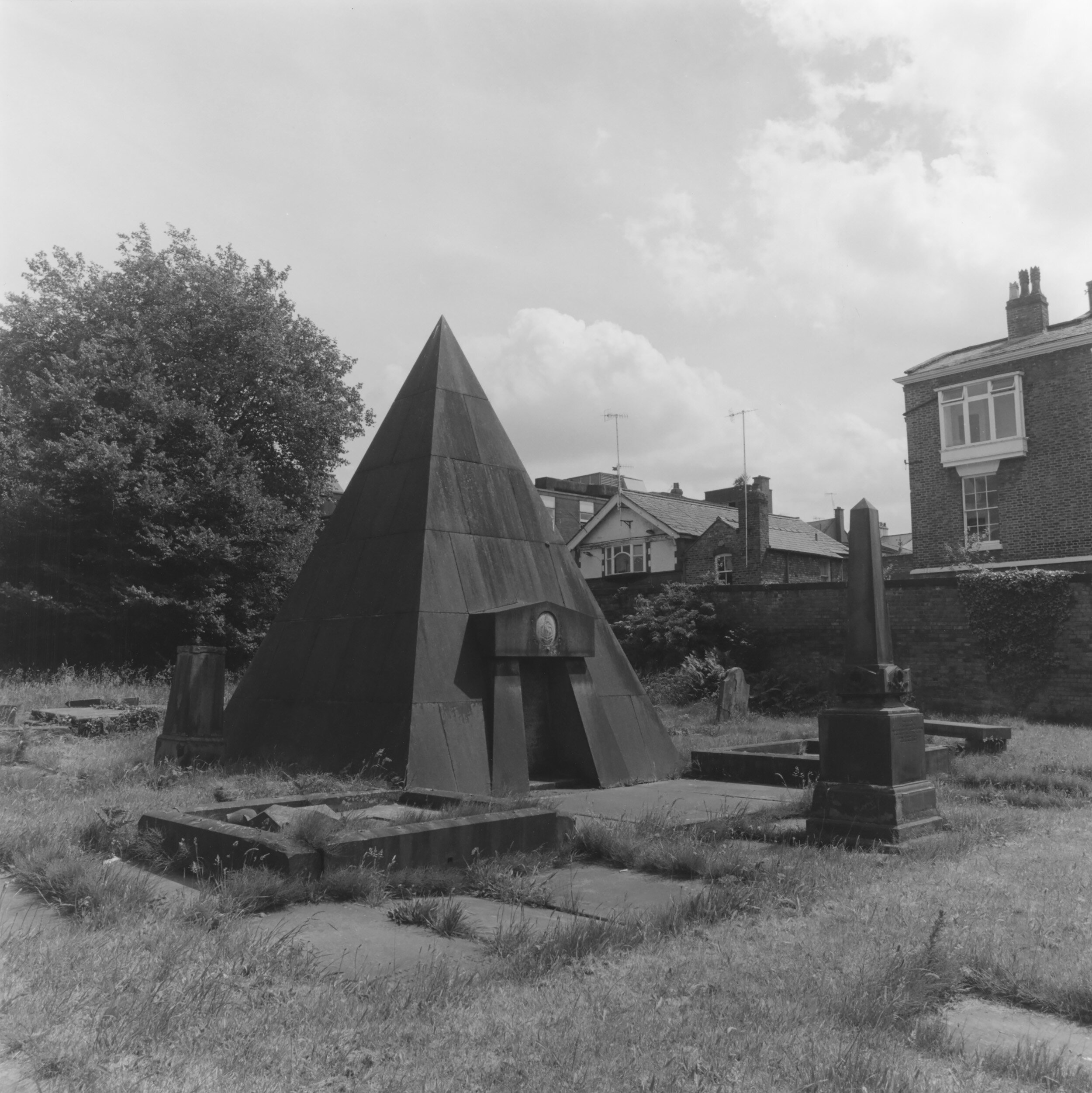 Graveyard, St Andrew’s Church, Liverpool, UK, 2017
