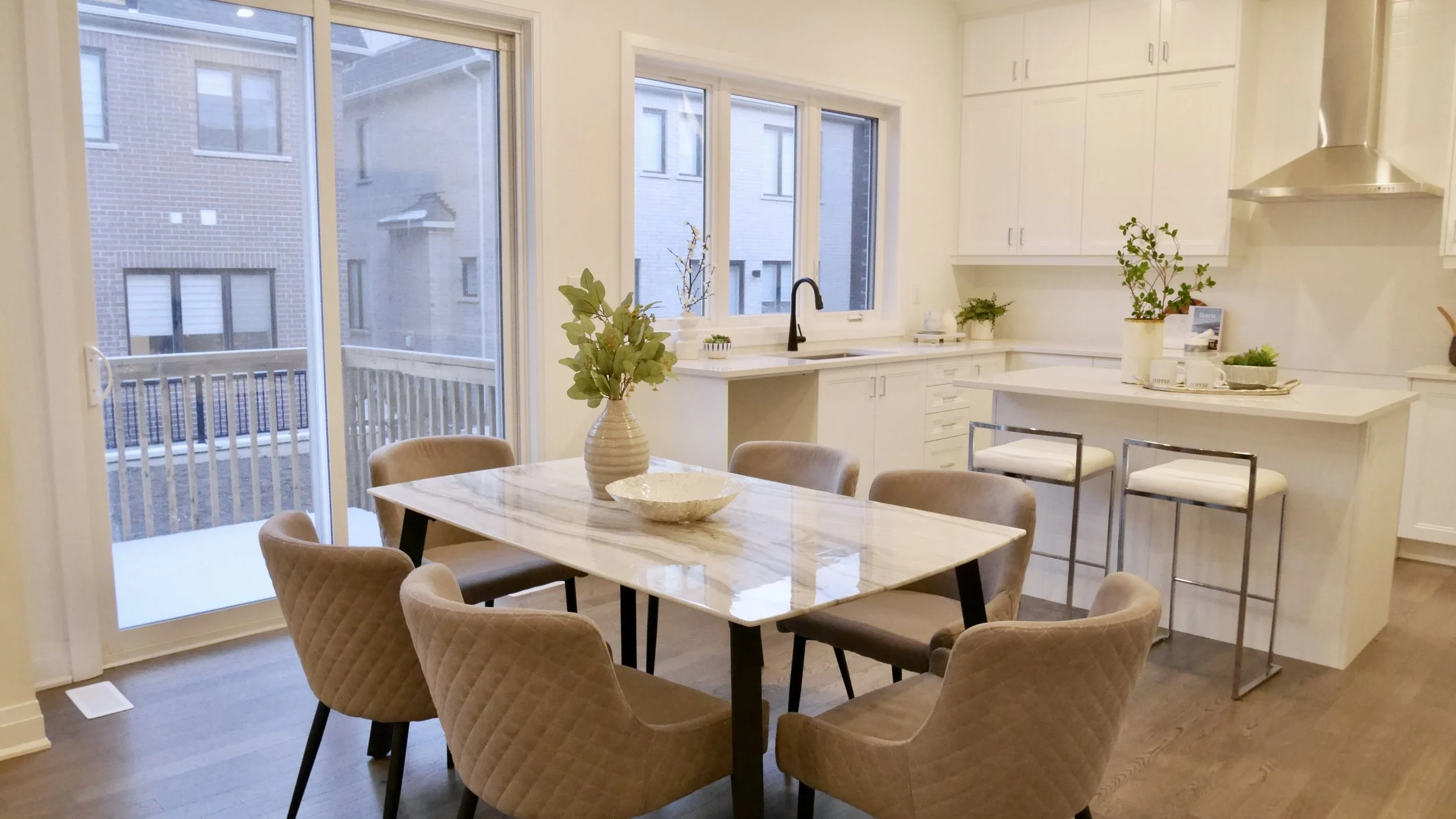 1 - dining 2.JPG