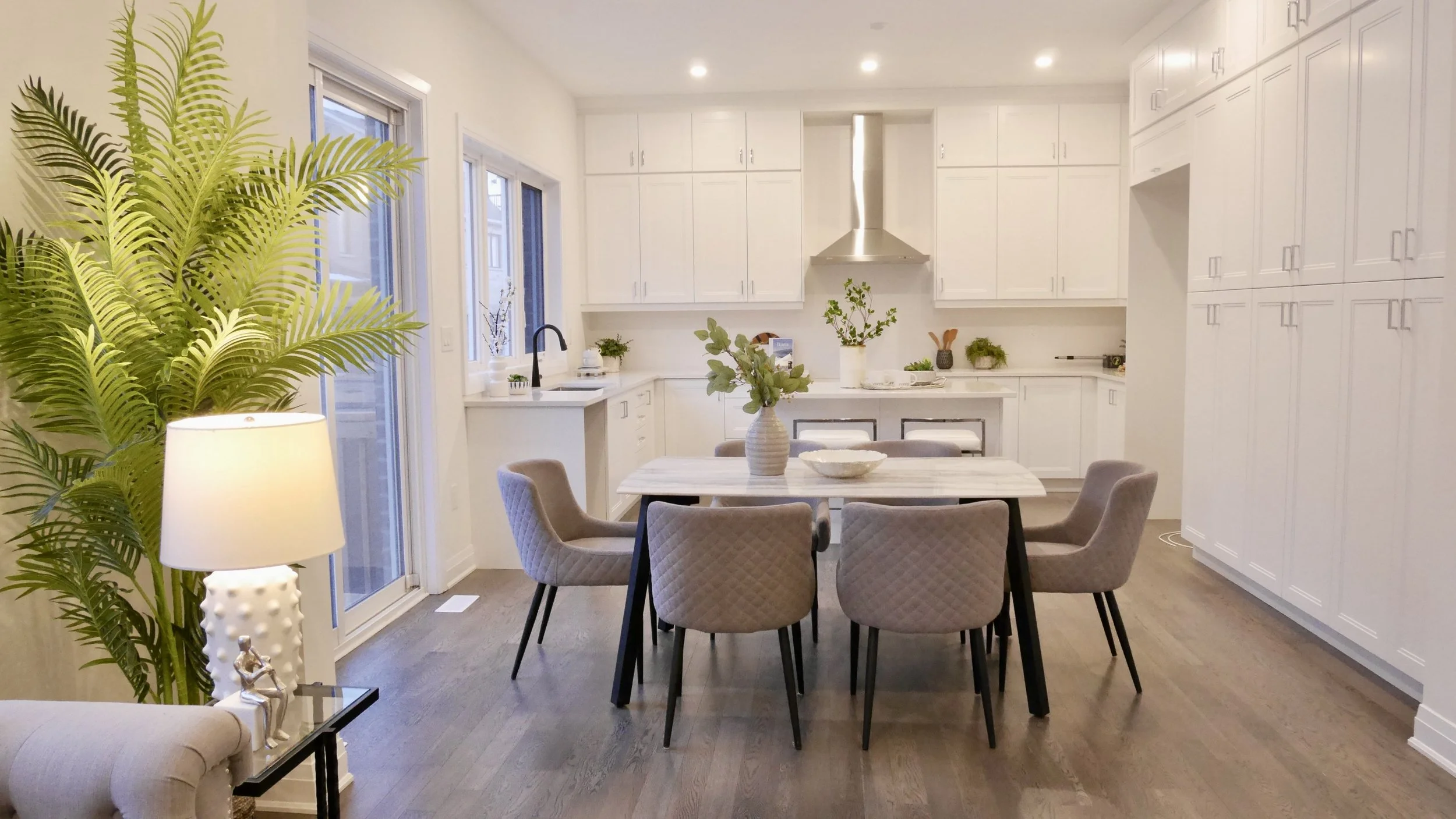 1 - dining 1.JPG