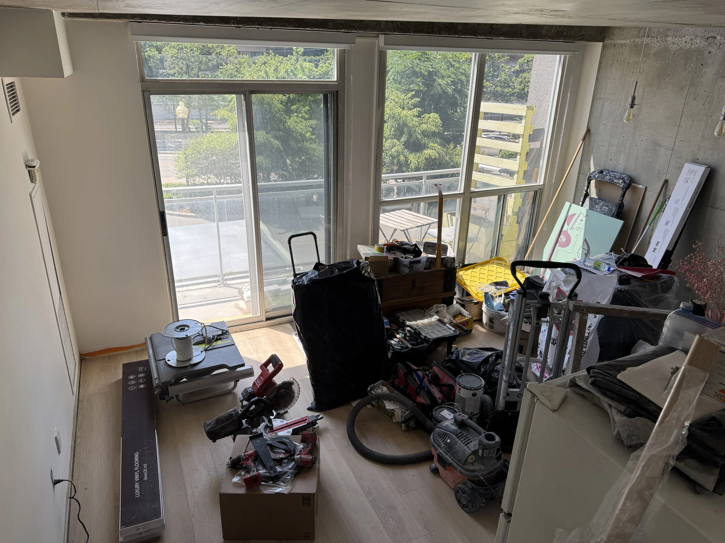 13 - living 2.JPG