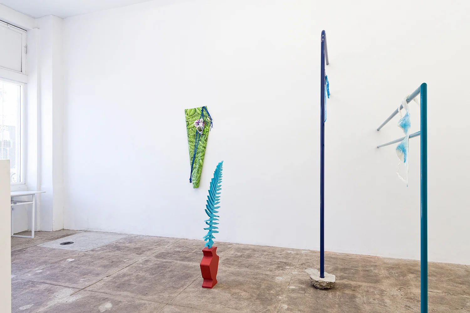 CES_Gallery_Bright_Resolutions_Install_03.jpg