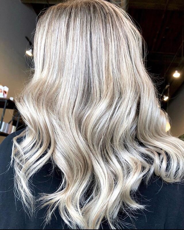 Still looking for appointments? @locksbyliisa and @hairbybellaz still have some availability in the next couple weeks! Call the salon tomorrow (519)-208-7079 or email us at luxeappealkw@gmail.com! (Swipe to see stylists tagged work) ✨✨